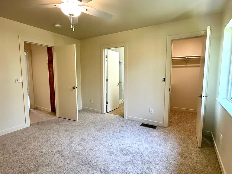 1980 NE Zachary Ct — Photo 13