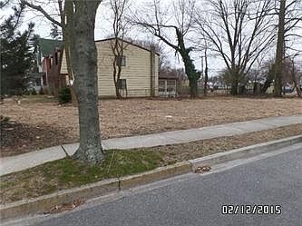 2nd image of 306 Mary St