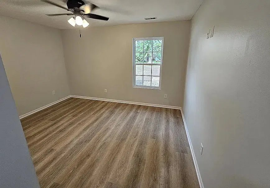 Spacious 3-Bed, 2-Bath Townhouse for Rent in Kansas City, Kansas - Available Nov 2026 — Photo 4