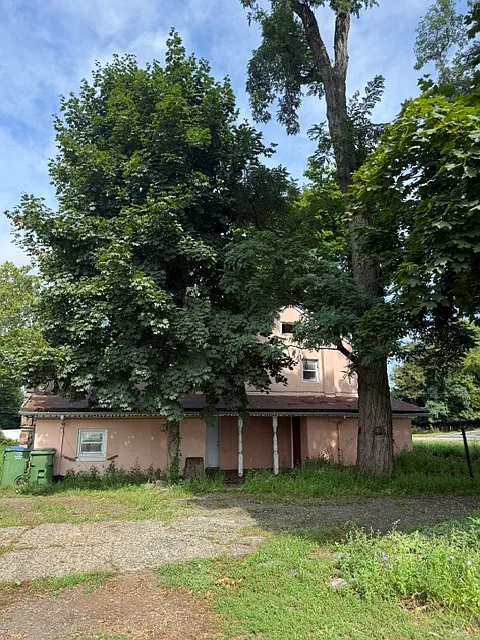 2103 Oak Tree Rd