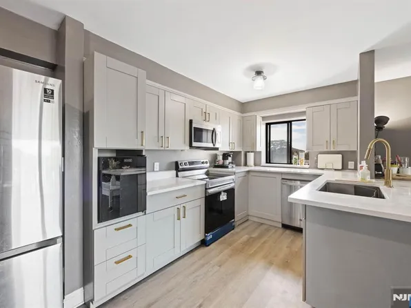 300 Park St APT 4A, Hackensack, NJ 07601