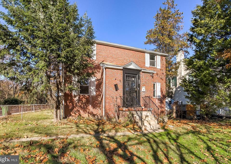 1st image of 2100 Woodbourne Ave