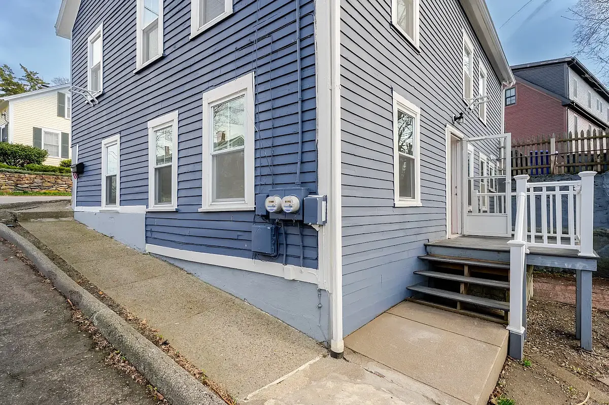 Building Photo - 3 Lion St #B