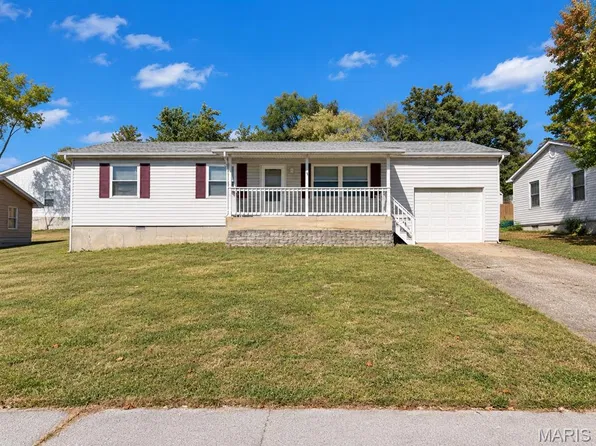 504 Stewart St, De Soto, MO 63020