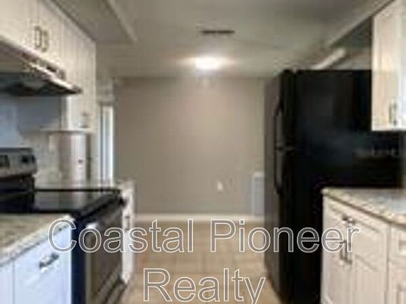 3rd image of 1633 Marengo Dr