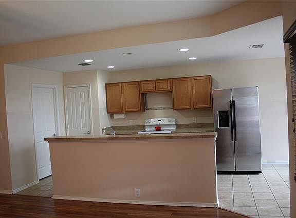 3rd image of 808 Mazatlan Ct