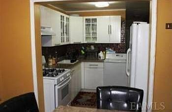 5th image of 936 Boynton Ave