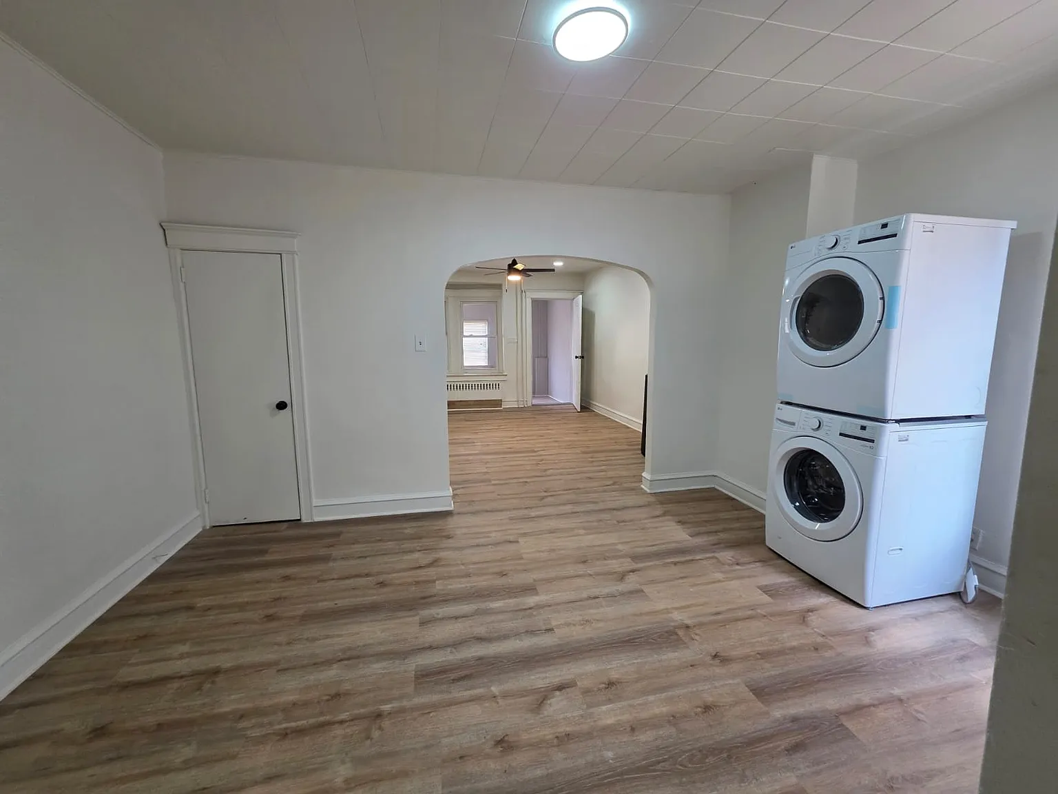 3 bed, 1100 sqft, $1,650 — Photo 2