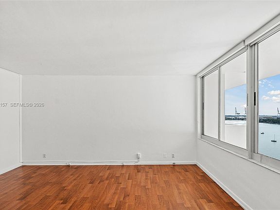 4th image of 1200 West Ave #Penthouse 01