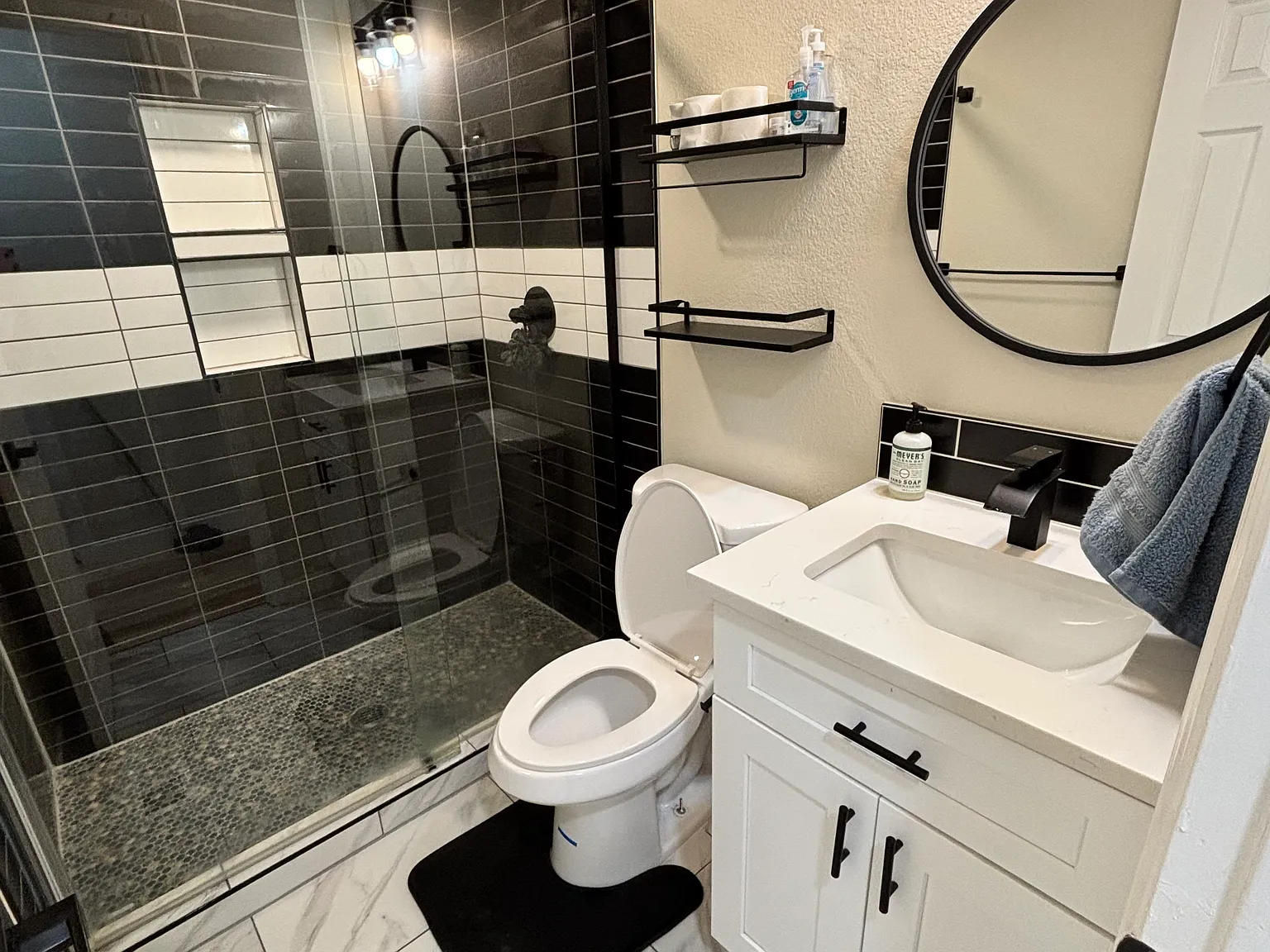 5 bed, 5.5 bath, 3600 sqft, $999 — Photo 2