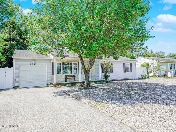 1233 Dove Street, Toms River, NJ 08753