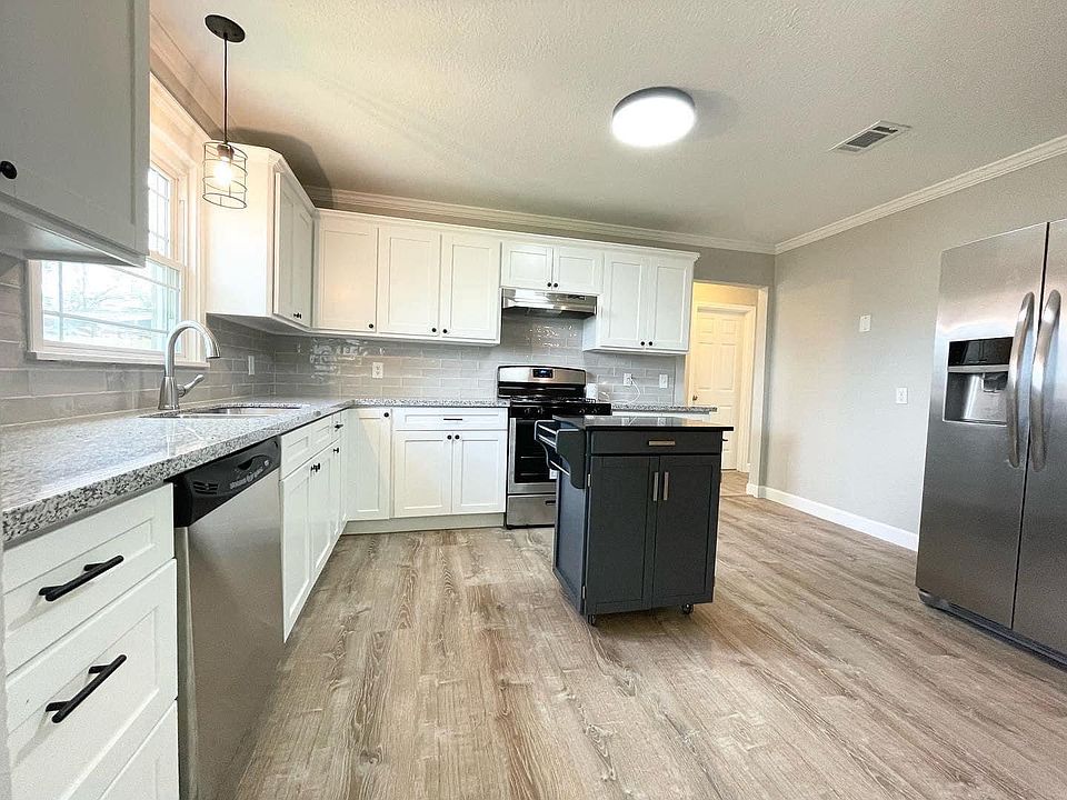 1st image of 225 Cedar Dr