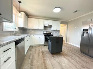 225 Cedar Dr, Hitchcock, TX 77563