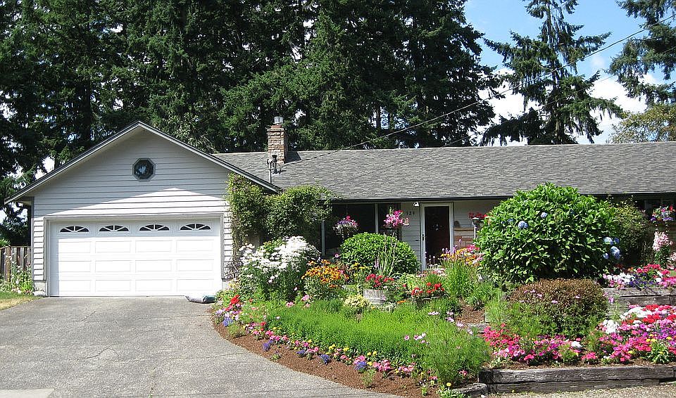 1st image of 329 Wildcat St SE