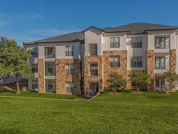 3rd image of 8203 Ranchview Dr #3018