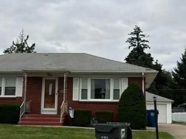 1824 W 36th St, Davenport, IA 52806