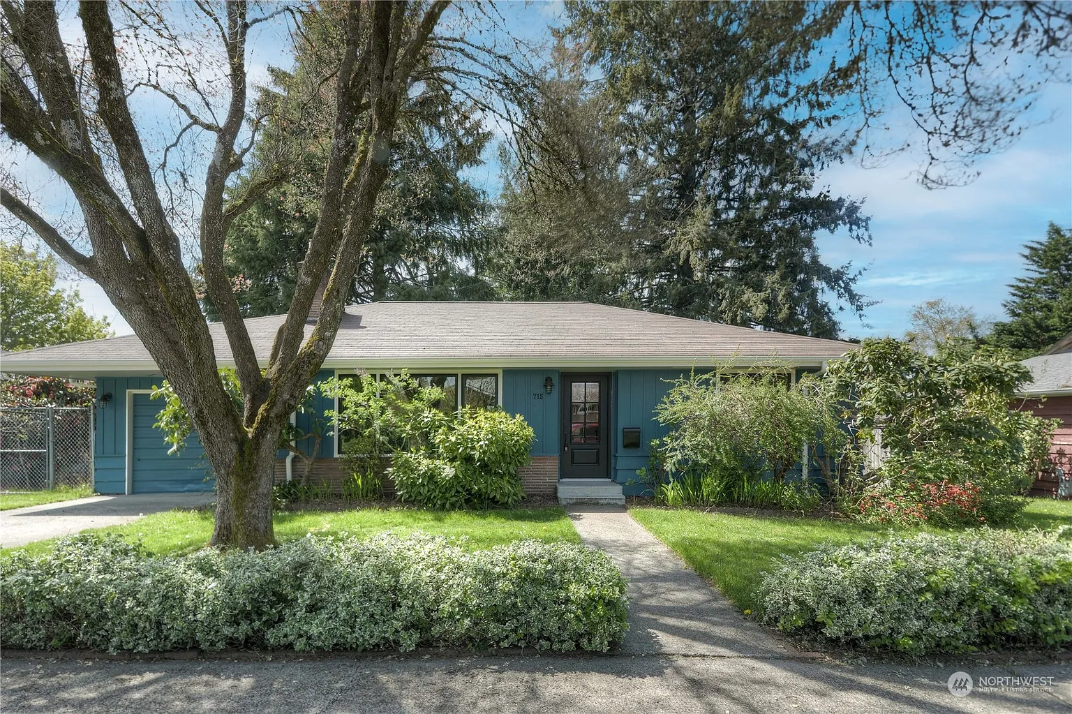 715 Milroy Street SW photo 1