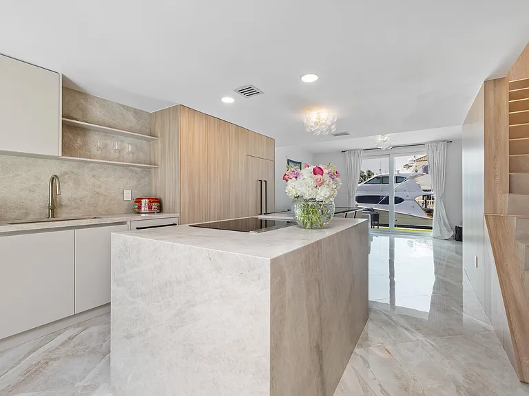 966 Jeffery St — Photo 3