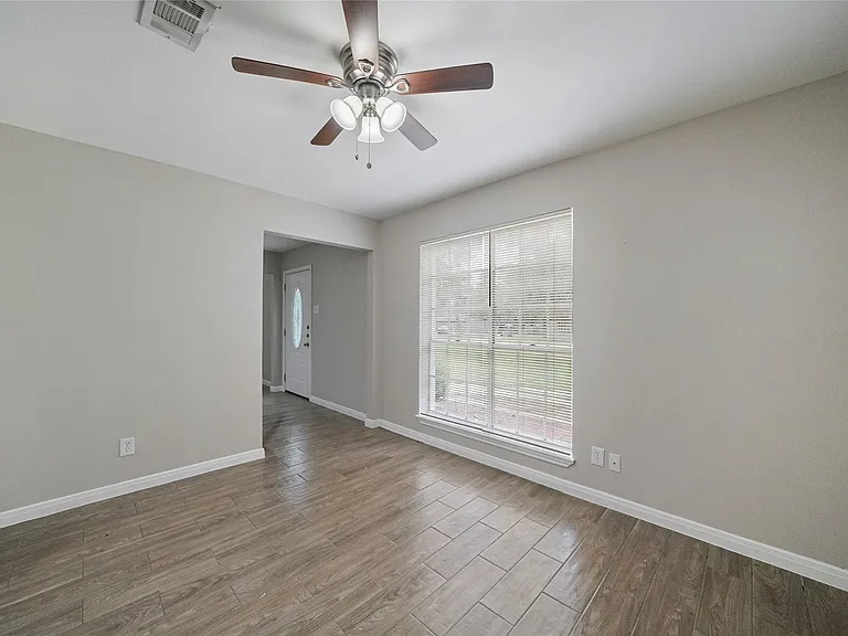 643 Ames St — Photo 10