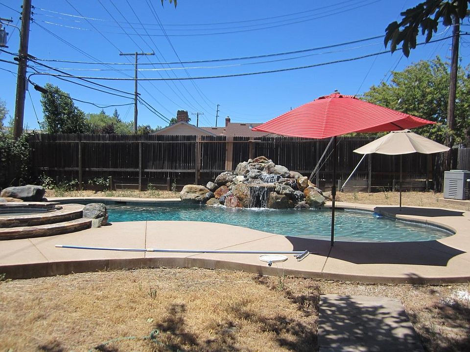 1st image of 2301 Parkwood Dr