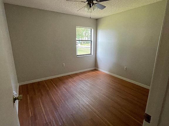 5th image of 1045 Colony Park Dr