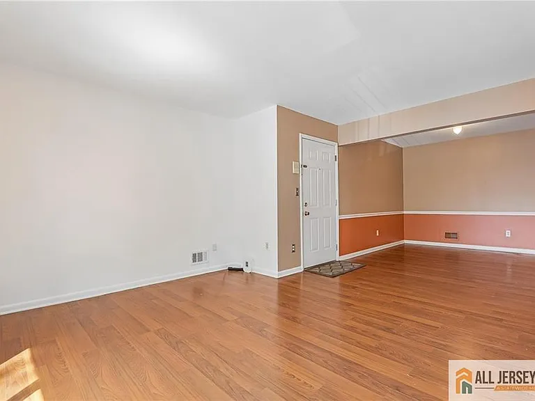 138 Orlando St #138 — Photo 7