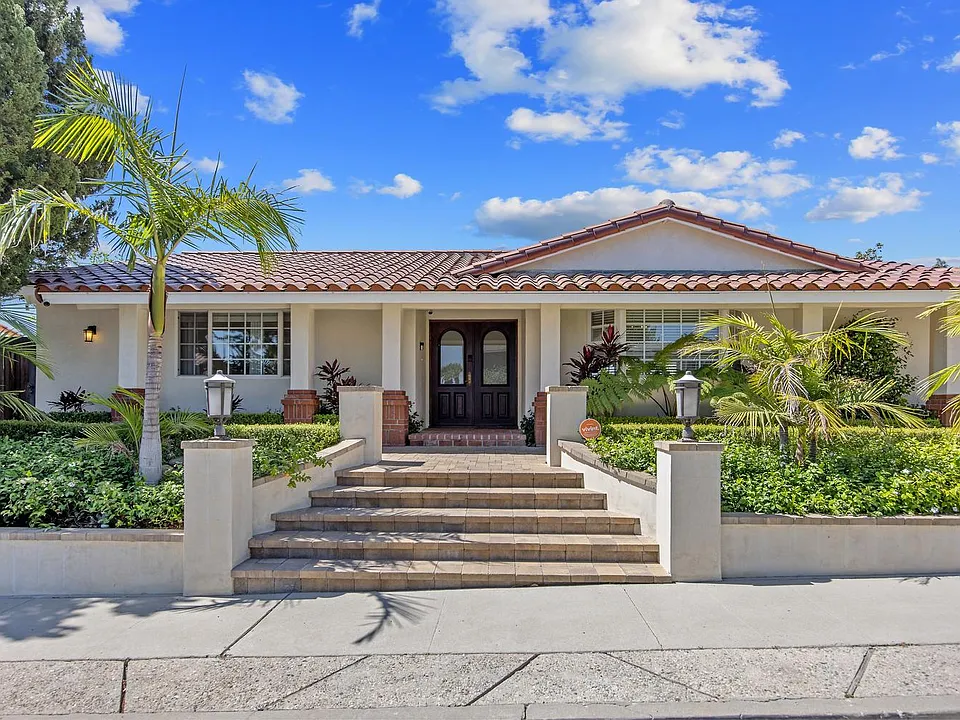 23350 Aetna St