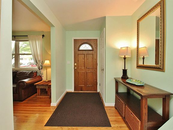 2nd image of 722 Hillview Dr