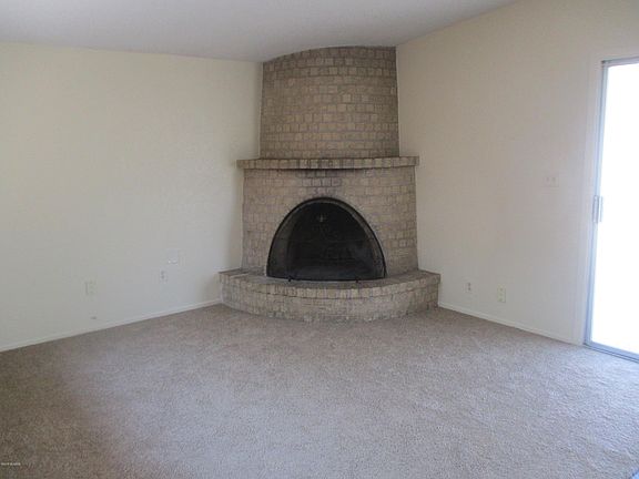 4th image of 240 N Bull Run Dr