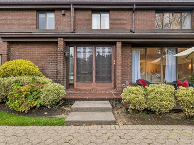 96 Acorn Ponds Drive, Roslyn, NY, 11576