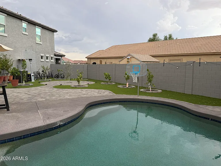 2924 N Taylor Ln — Photo 7