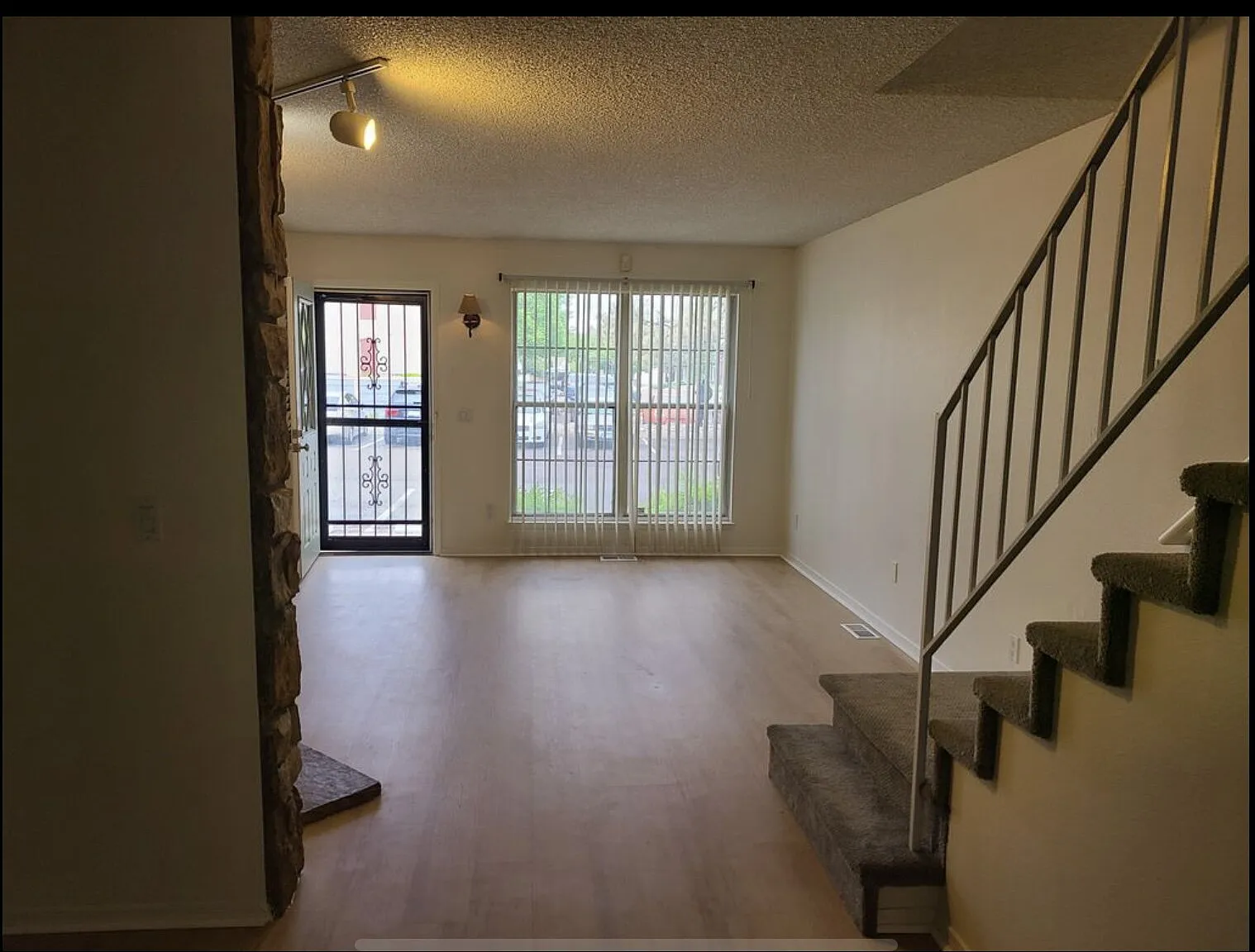 2 bed, 1.5 bath, 1036 sqft, $1,750 — Photo 2