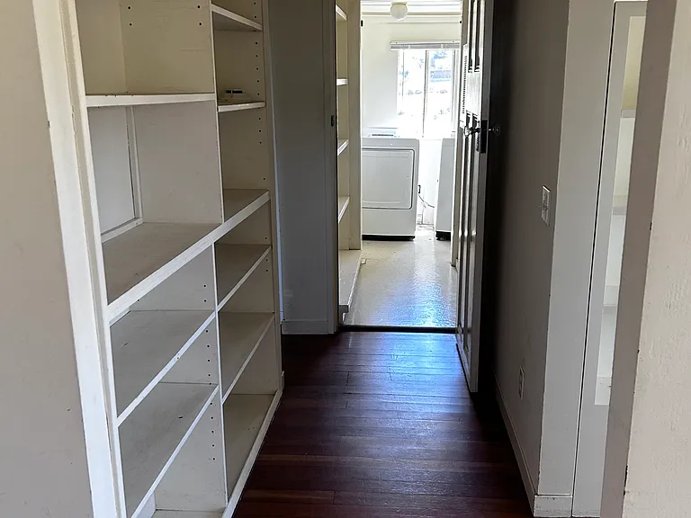 685 Edwards St — Photo 9