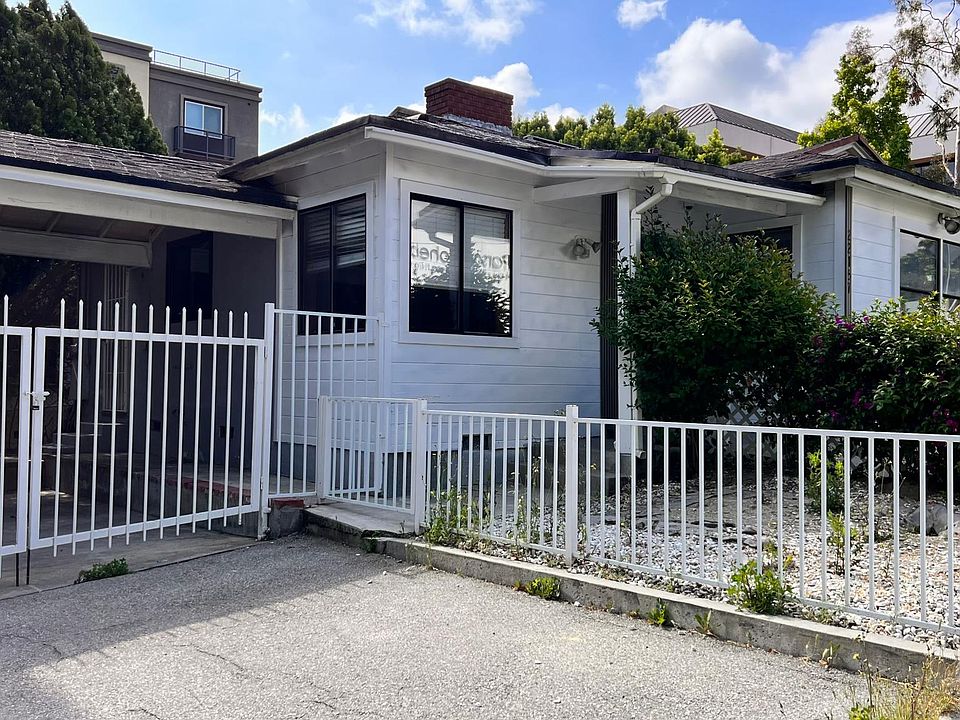1st image of 22157 Clarendon St