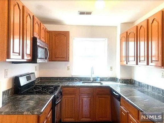 4th image of 111-113 Heckel St