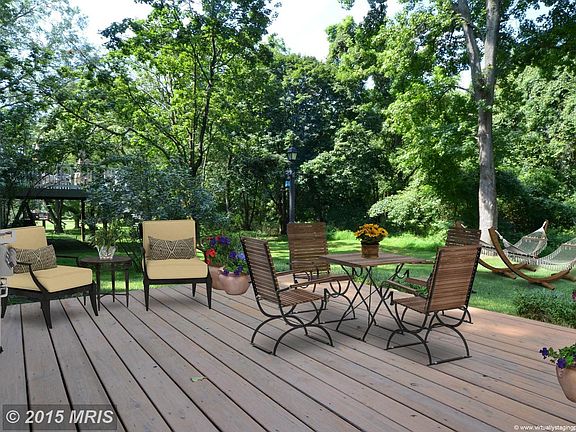 Deck, virtually staged