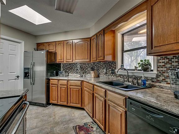 5th image of 810 Night Heron Ln