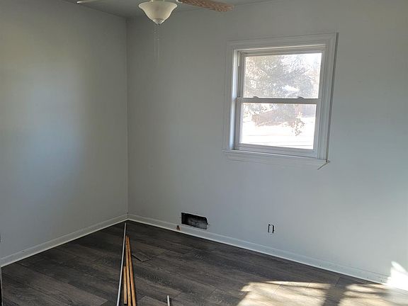 2nd image of 407 S Van Buren St