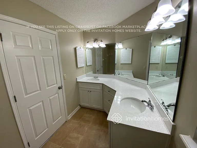 9713 Peabody Dr N — Photo 15