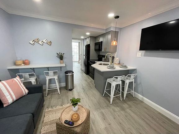 4th image of 225 E Wildwood Ave #117