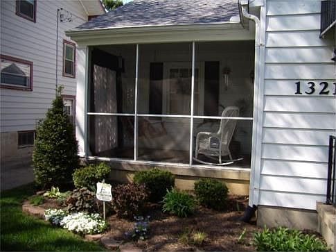 4th image of 1321 Oakdale Ave