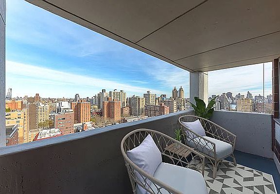 4th image of 561 Amsterdam Ave #13G