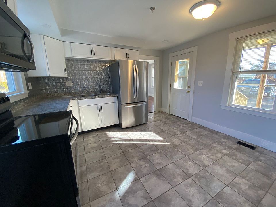 67 Main St 2 br / 1.0 ba, 1400, Center Ossipee, NH 03814 Zillow