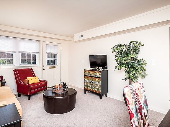 4th image of 3301 Clarks Ln #3316-D