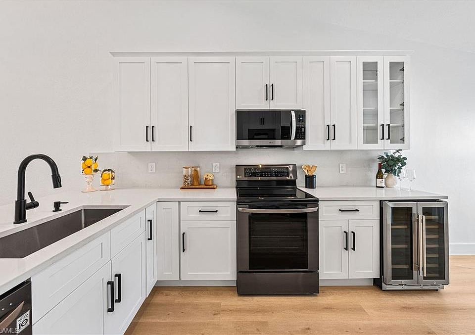 All new kitchen, with temperature controlled wine cooler (each side accommodates different temperature). Beautiful dark stainless steel appliances.