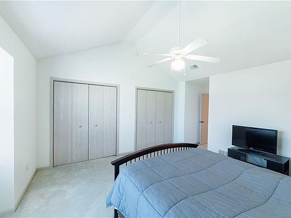 4th image of 5843 NW Plantation Ln #200B