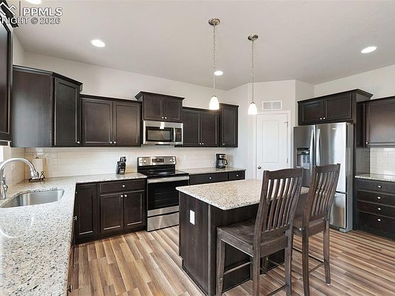 3rd image of 10653 Traders Pkwy