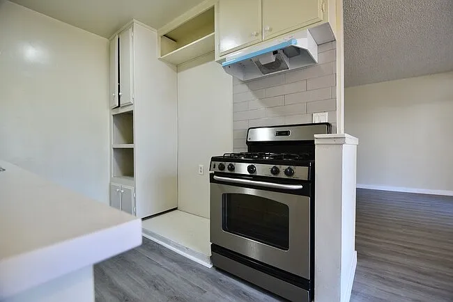 11255 Camarillo Street — Photo 4