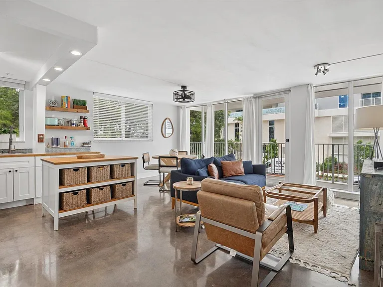 524 Orton Ave #201 — Photo 1