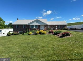 1463 Main St, East Earl, PA 17519
